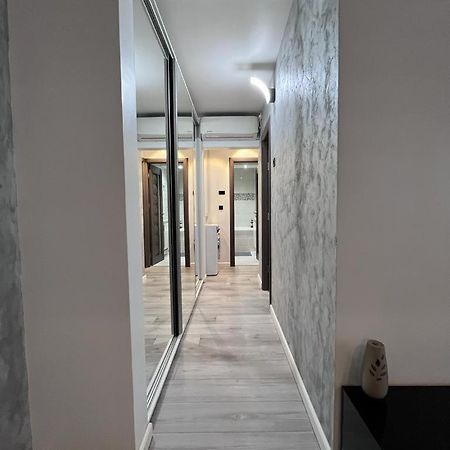 Elegant & Silver Luxury Apartament Крайова Екстериор снимка