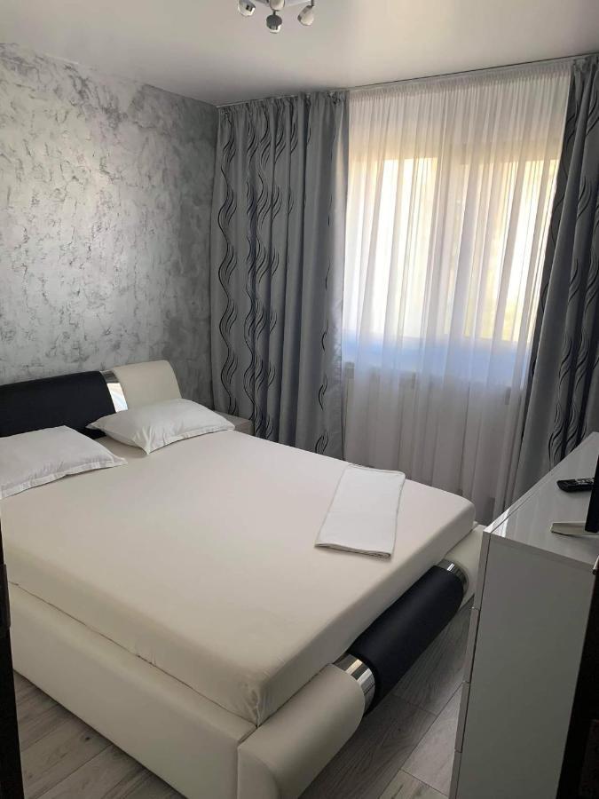Elegant & Silver Luxury Apartament Крайова Екстериор снимка
