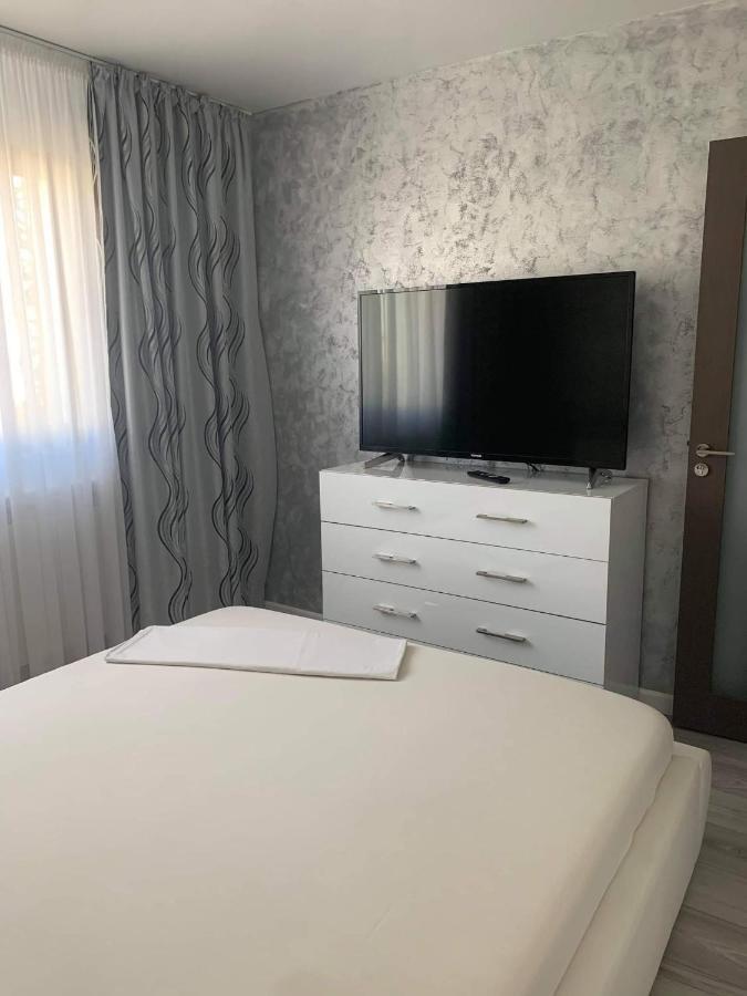 Elegant & Silver Luxury Apartament Крайова Екстериор снимка