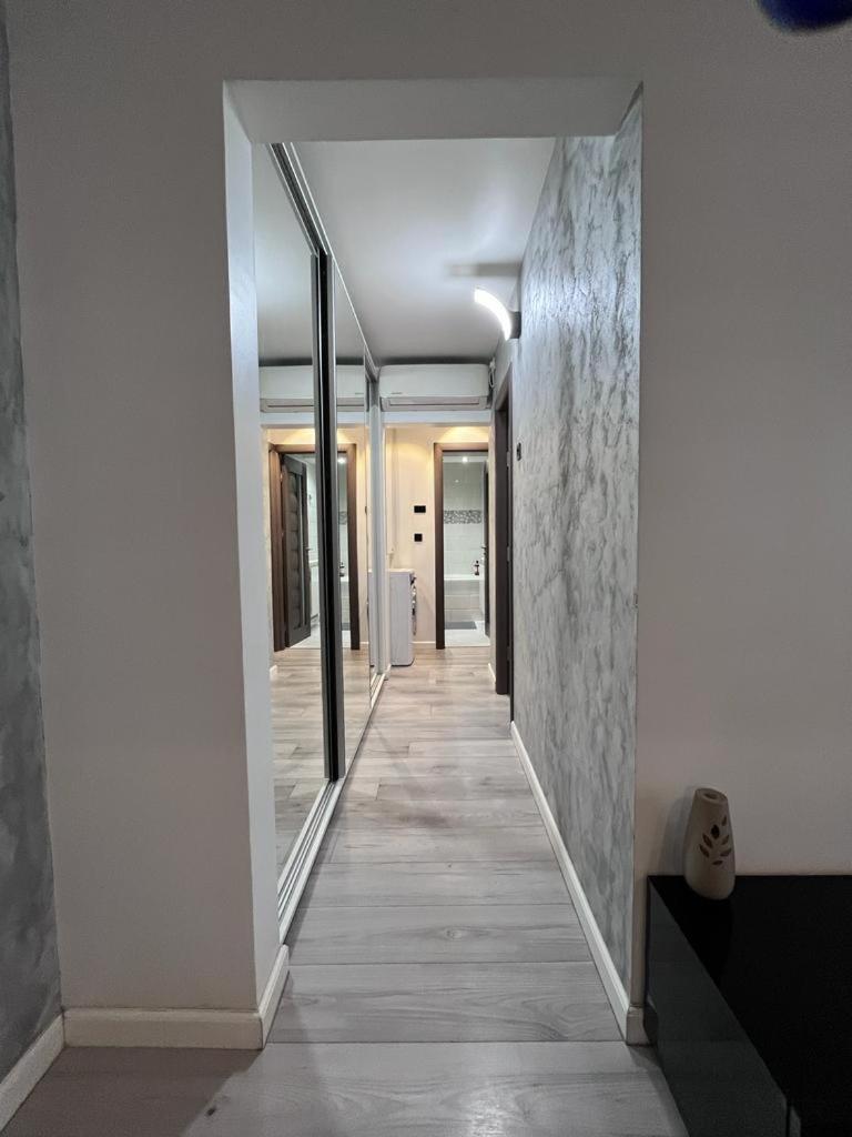 Elegant & Silver Luxury Apartament Крайова Екстериор снимка