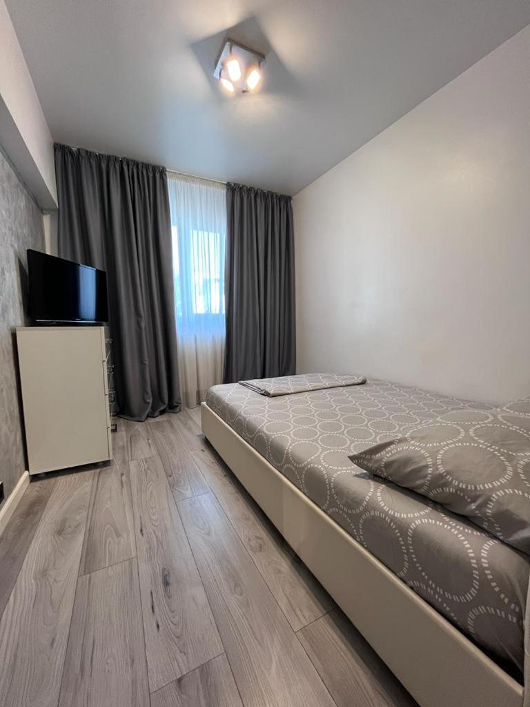 Elegant & Silver Luxury Apartament Крайова Екстериор снимка